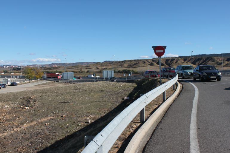 Una de las salidas y accesos a la Autovía A2