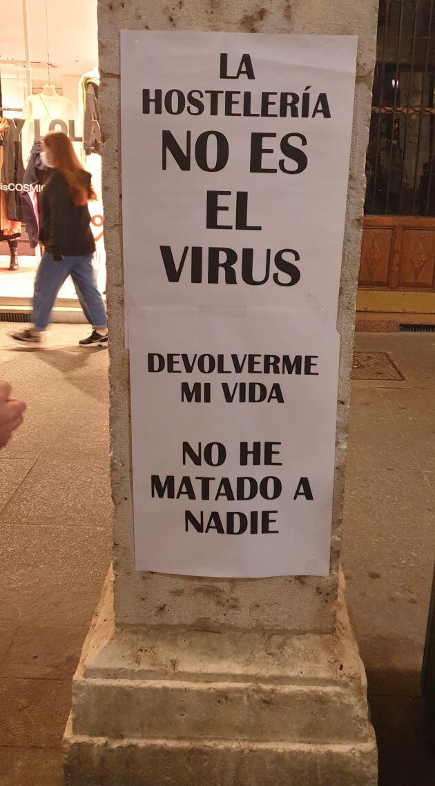 Uno de los mensajes de los hosteleros en la concentración de la Calle Mayor