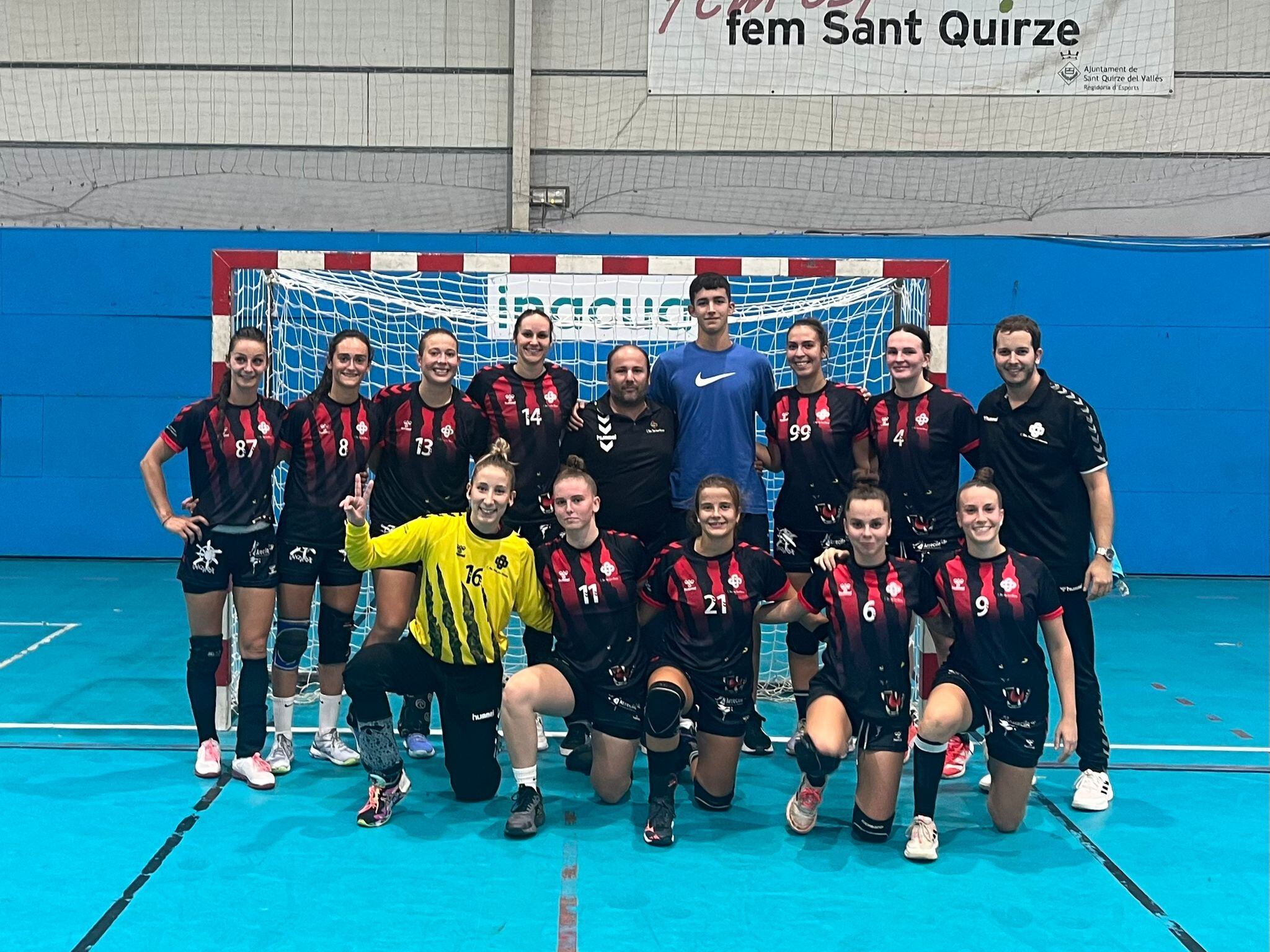 Jugadoras y técnico del equipo lanzaroteño.