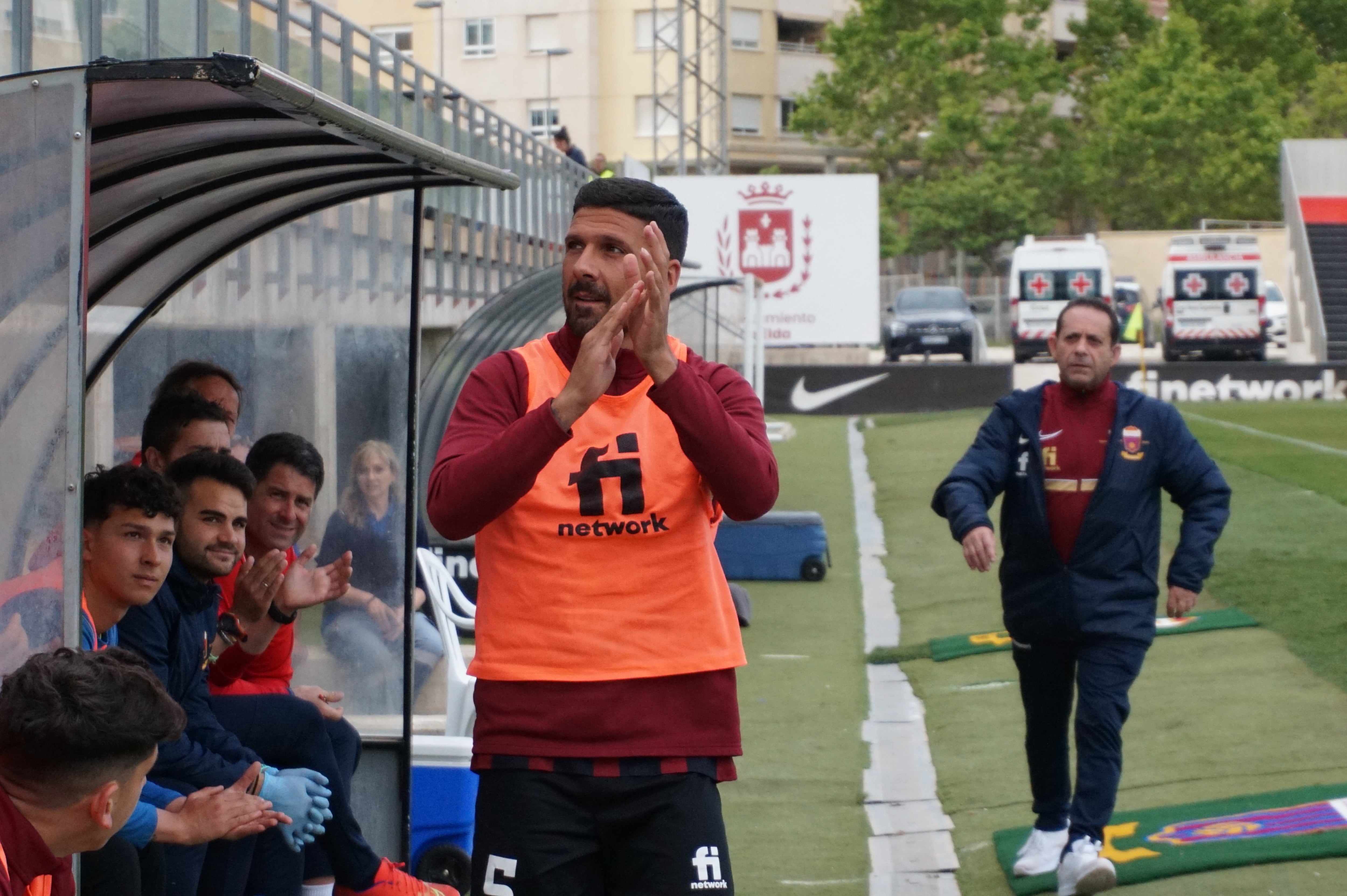 Iván Forte agradece el aplauso de la afición