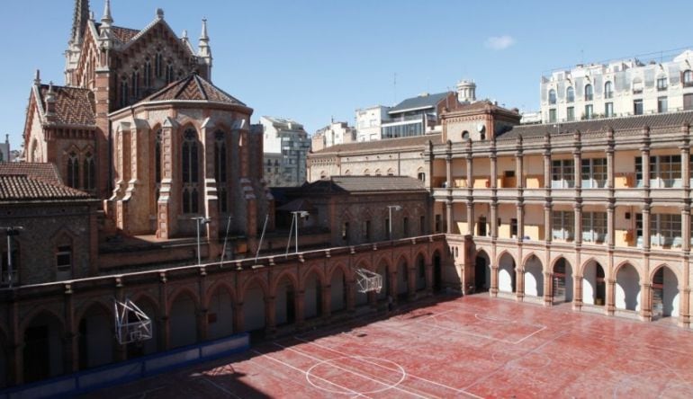 El colegio de los Maristas de la calle Valencia de Barcelona, donde se habrían producido los nuevos casos de abusos que han salido a la luz