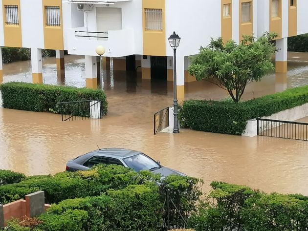 Calle de La Antilla (Lepe), convertida en un río.