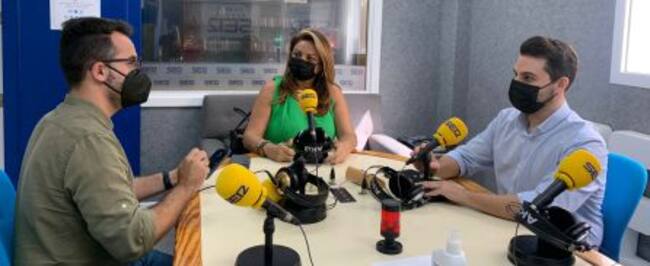 Echedey Eugenio, Cristina Valido, y David Toledo Niz en los estudios de SER Lanzarote.