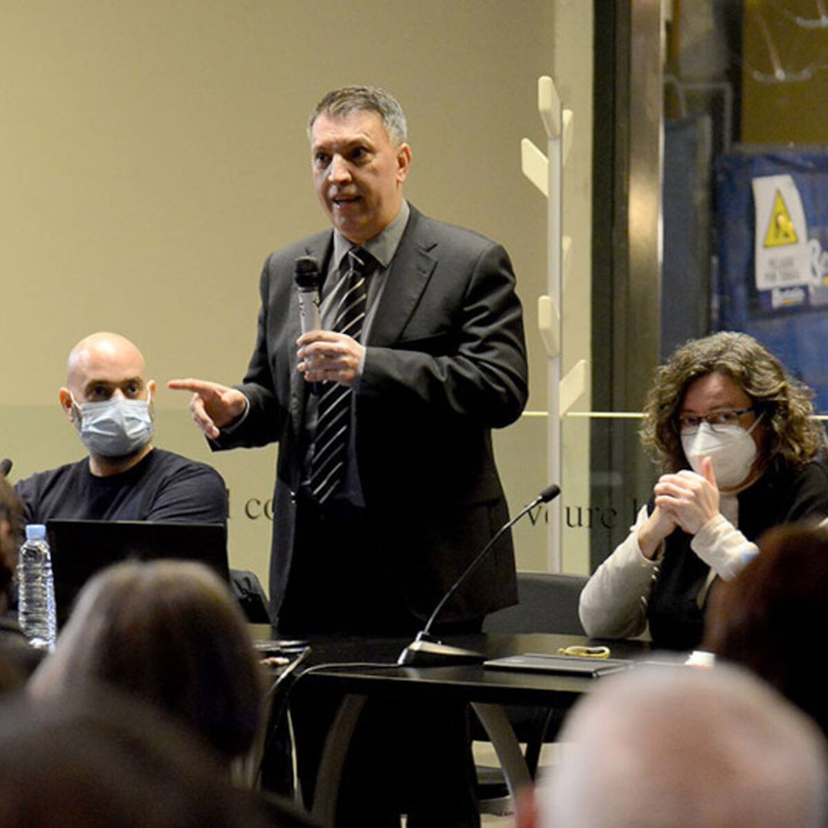 El jutge Joaquim Bosch presenta al Centre Ovidi Montllor el seu llibre 'La Pàtria en la Cartera'