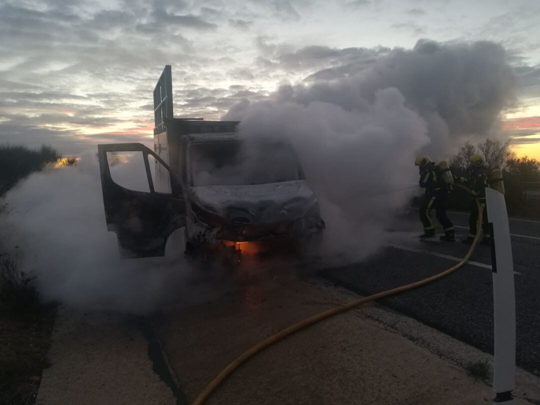 Incendio de vehículo en la A3 a la altura de El Peral