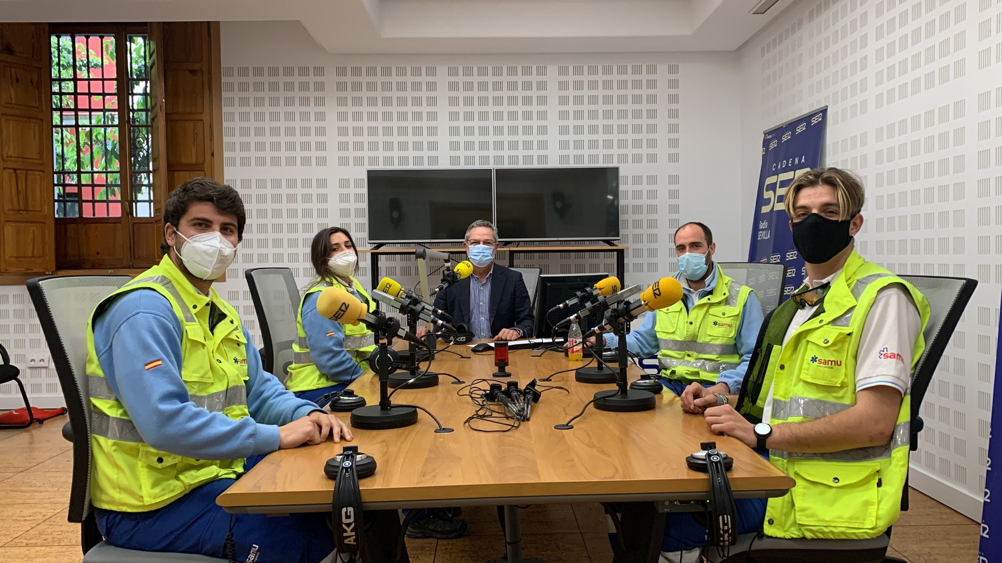 En Hoy por Hoy Sevilla, junto a Salomón Hachuel, Miguel Ángel López Figuerola, Clara María Ávila Pascual, Juan Rodríguez Villalobos y Álvaro Grillo