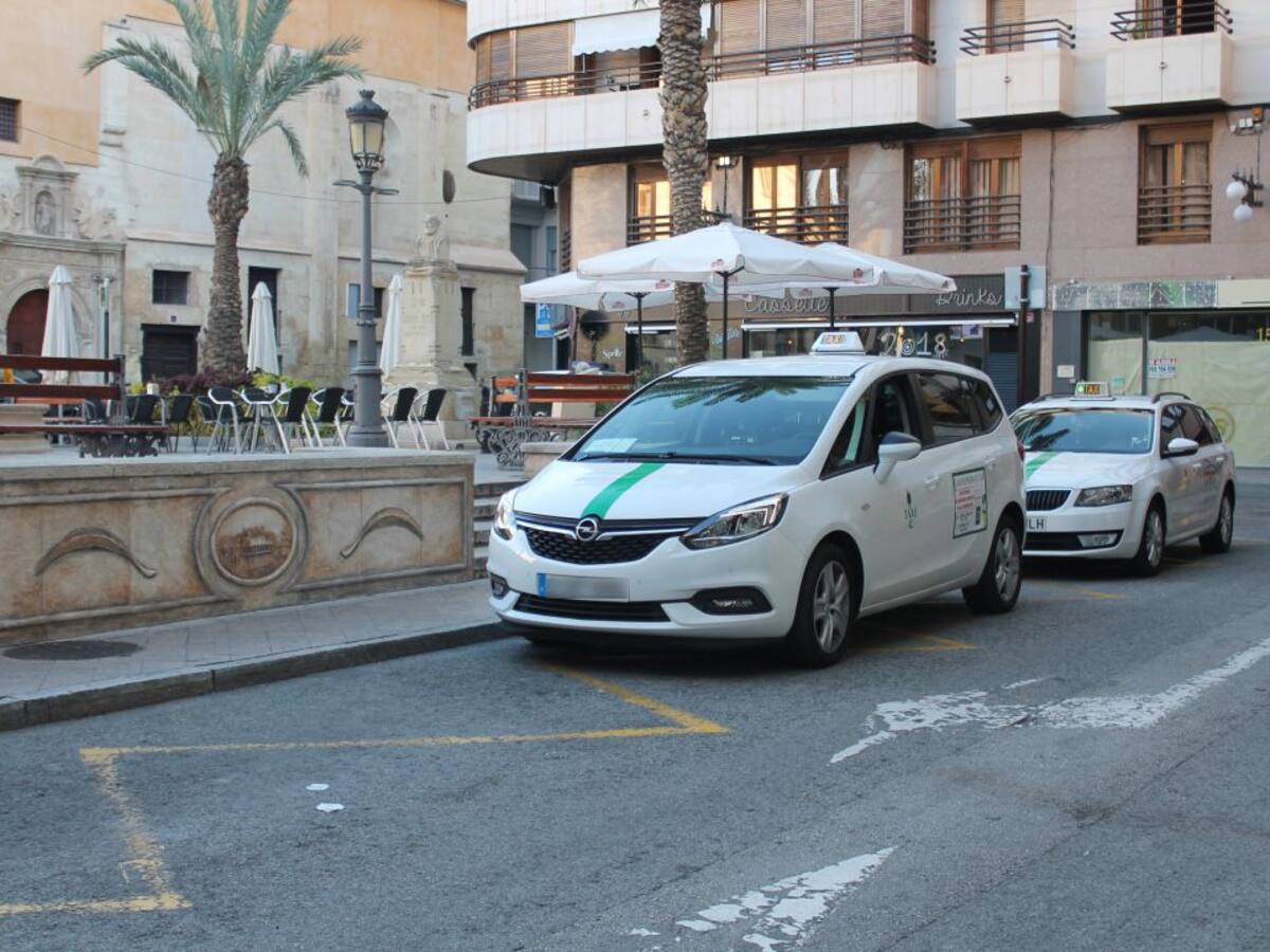 El gobierno municipal estudia ayudas para el sector del taxi