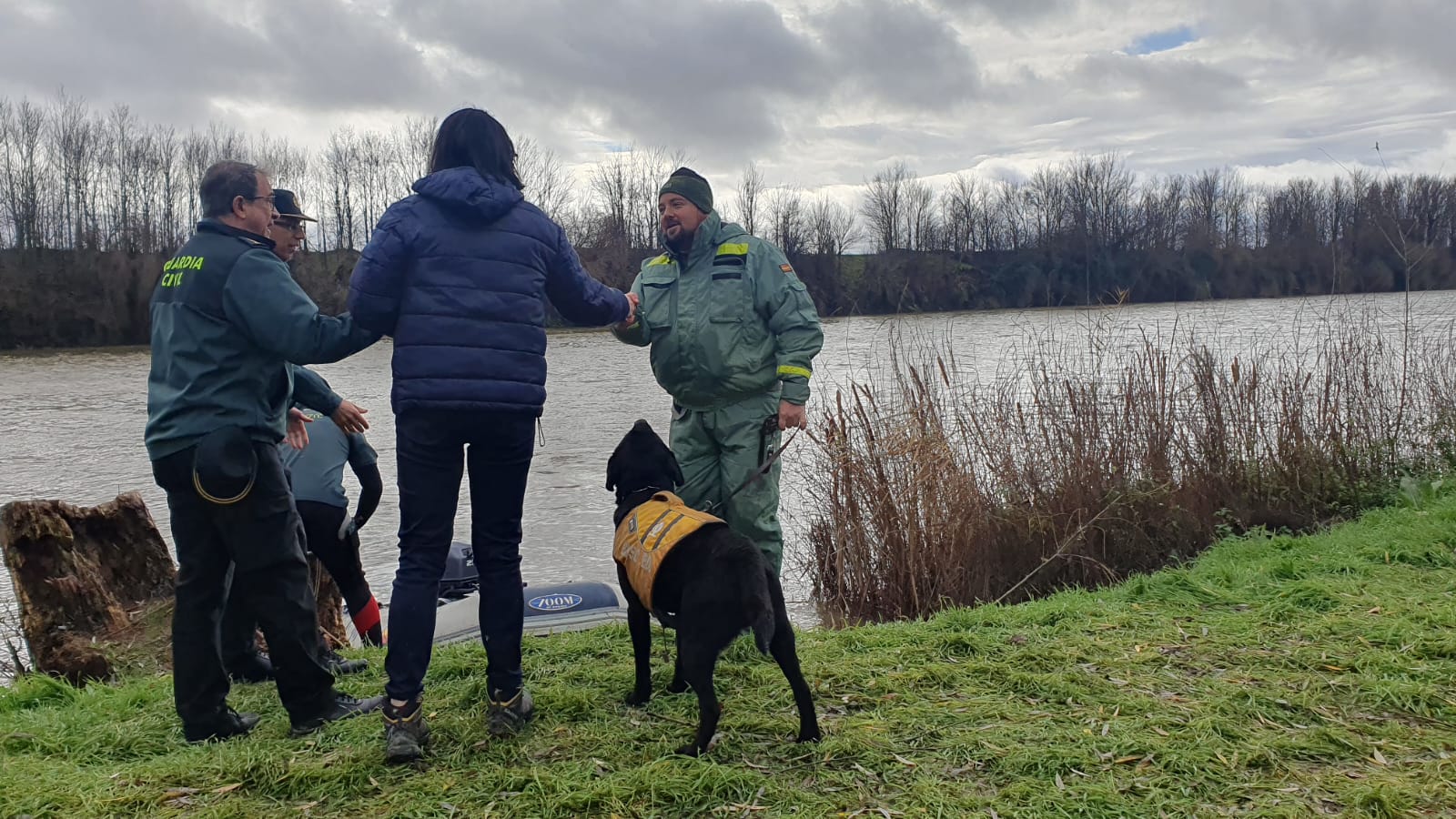 El único perro de búsqueda dentro del agua en España se suma para hallar el cuerpo del piloto del ultraligero