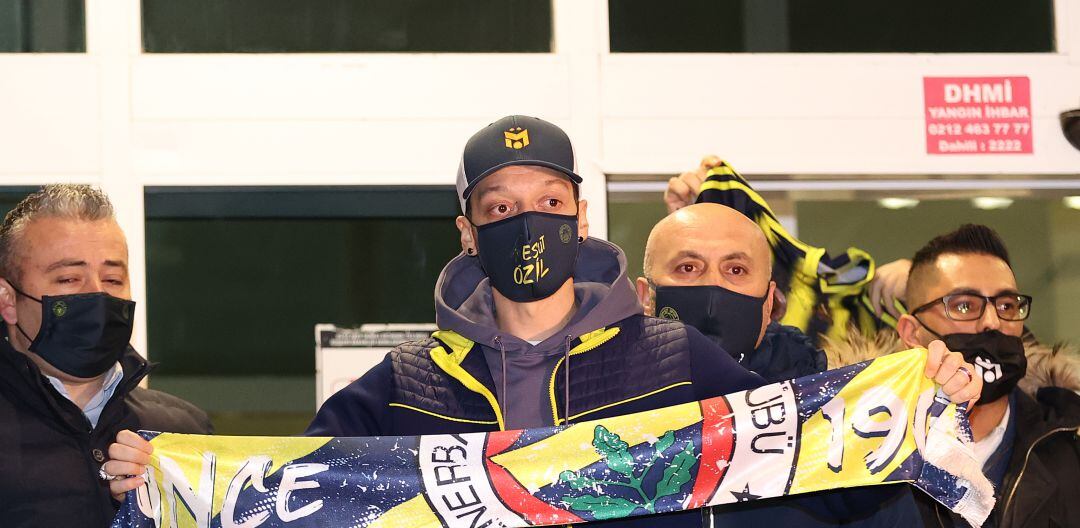 Özil, a su llegada a Estambul