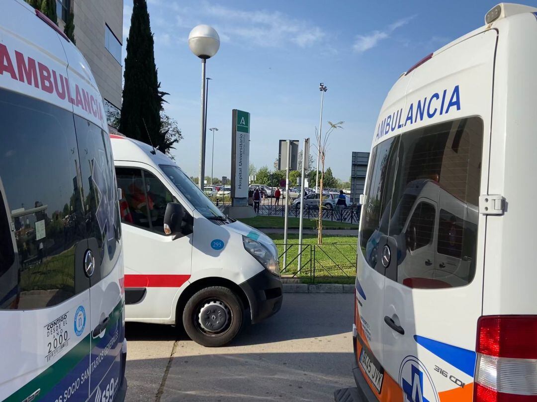 Ambulancias en el Hospital Universitario Reina Sofía de Córdoba