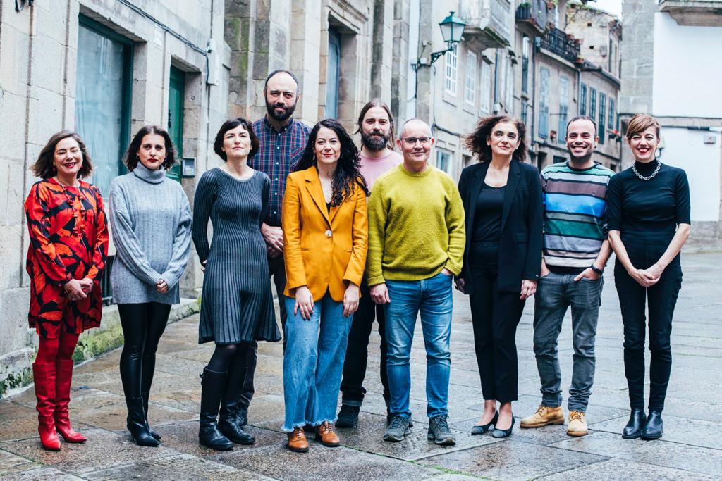 De izquierda a derecha, Marisa Álvarez, Graciela Carro, Comba Campoi, Miguel Penas, María Rozas, Javier García, Xan Duro, Luisa Pasín, Jaime Bello y Marta Lois