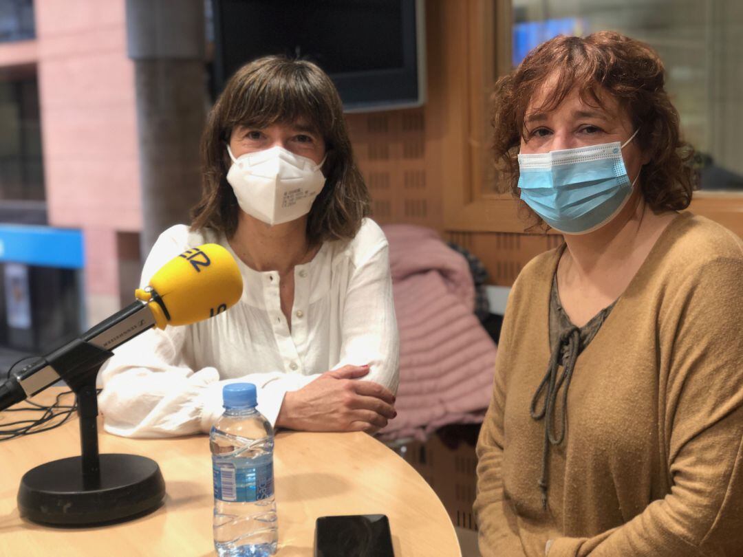 Mariana Gronda i Núria Martínez als estudis de la ràdio