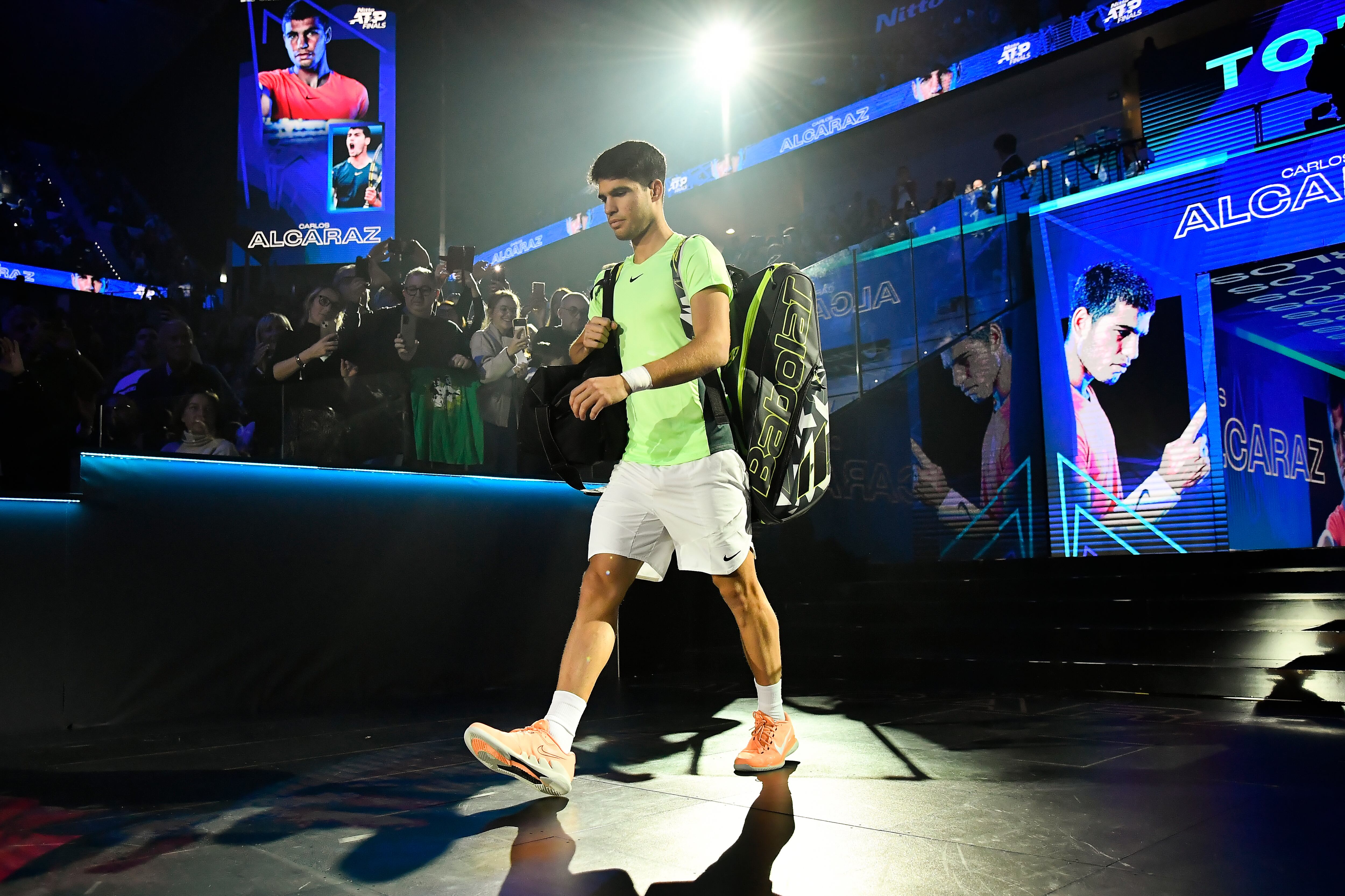 Carlos Alcaraz, durante en partido ante Andrey Rublev en la segunda jornada de las ATP Finals. (Photo by Stefano Guidi/Getty Images)