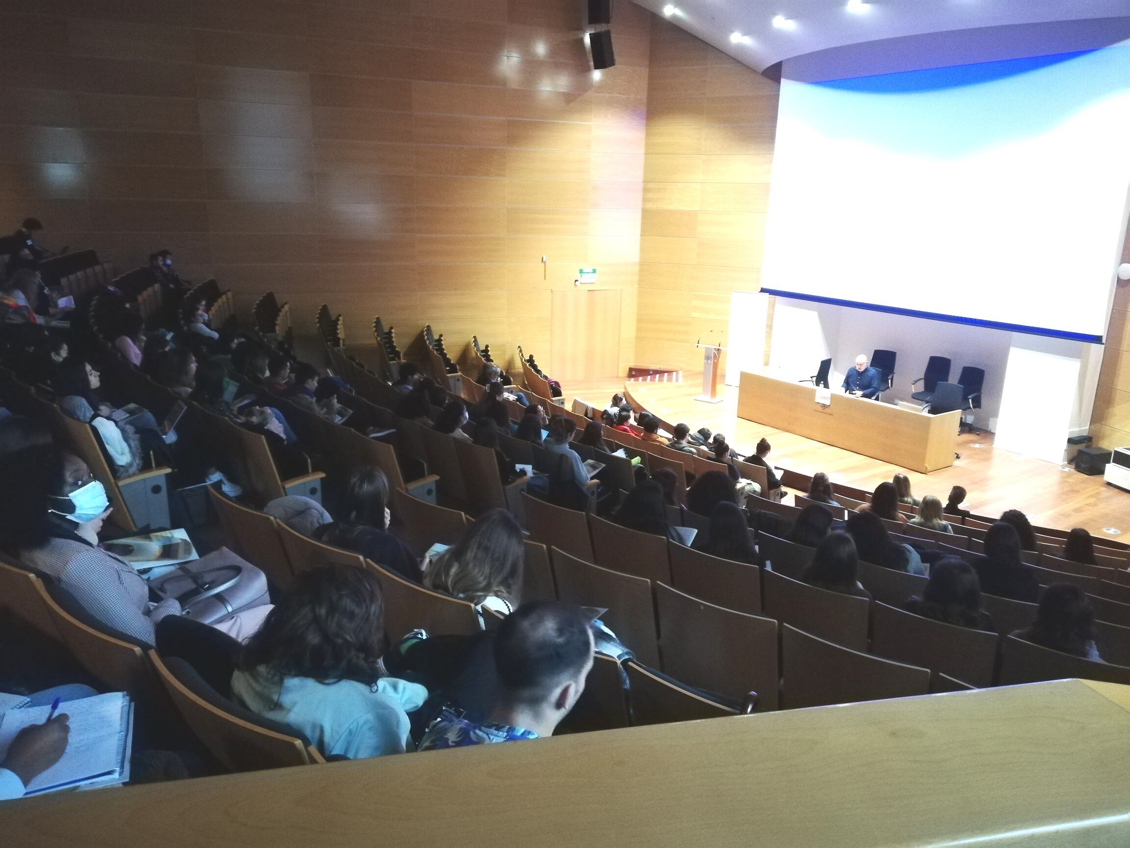 L'Auditori del Centre de Cultures de Cappont ha estat ple en l'inici de la X Setmana de la Psicologia de la UdL.