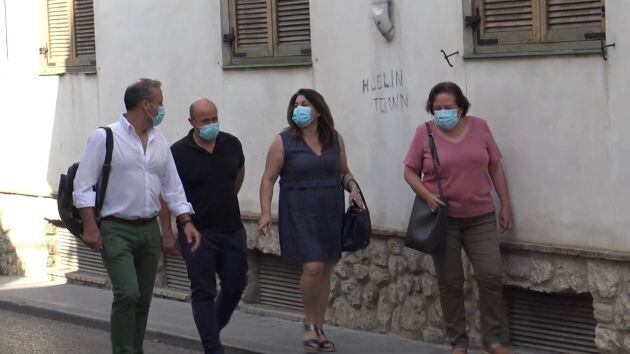 El alcalde de Cazorla, Antonio J. Rodríguez y el concejal de agricultura, Jose Luis Olivares a su llegada a la reunión