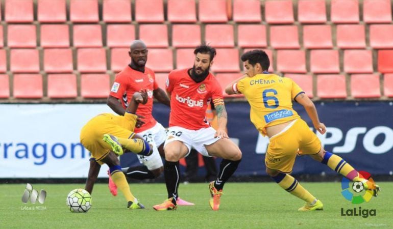 Jugada del partit de la primera volta al Nou Estadi.