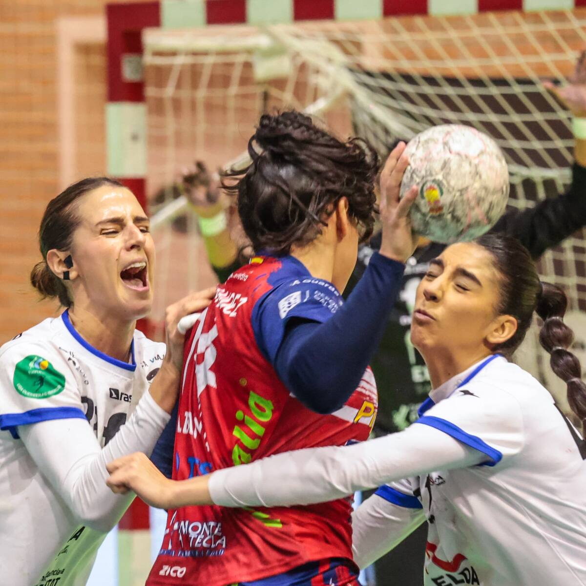 El Elda Prestigio planta cara, pero no puede con el líder Mecalia Atlético Guardés (18-26)