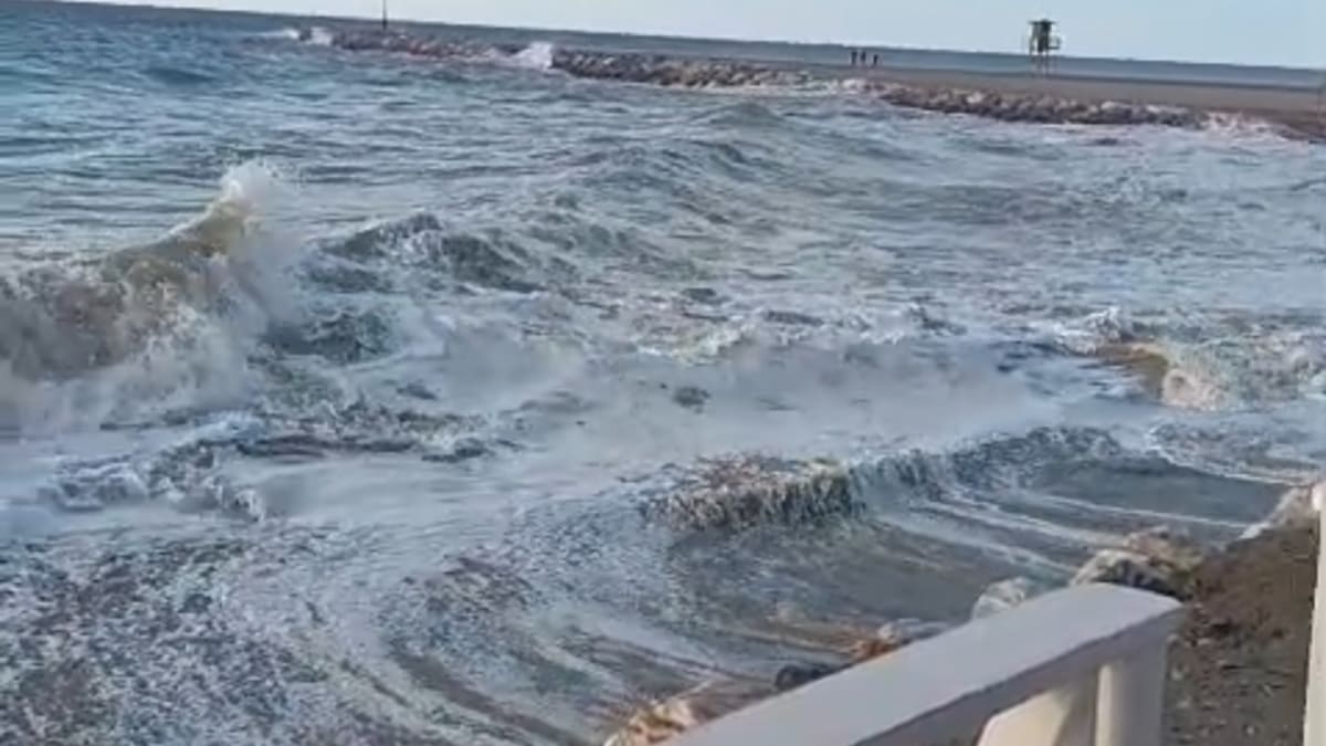 Motril evalúa los daños del temporal de levante mientras los pescadores alertan del impacto que ya está teniendo en el ecosistema la construcción del espigón