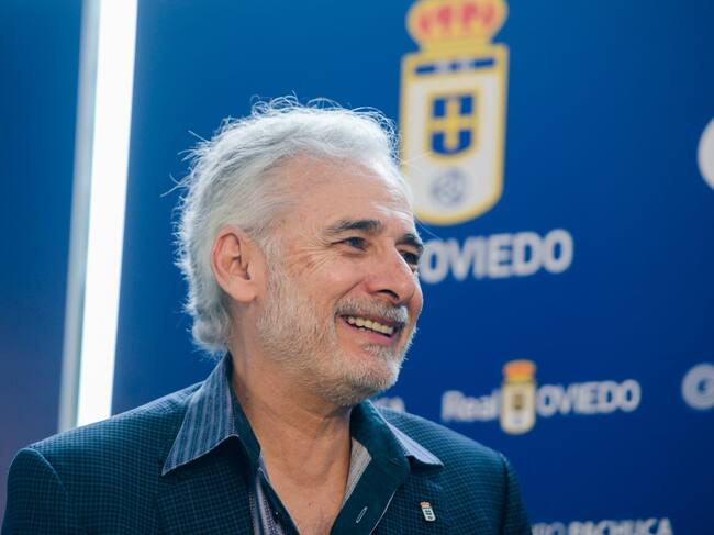 Jesús Martínez durante el acto en el Carlos Tartiere (Real Oviedo).