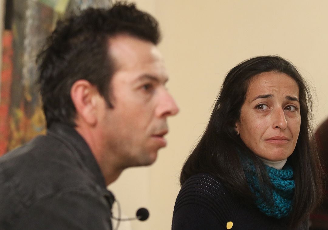 Los padres de Gabriel Cruz, durante una conferencia