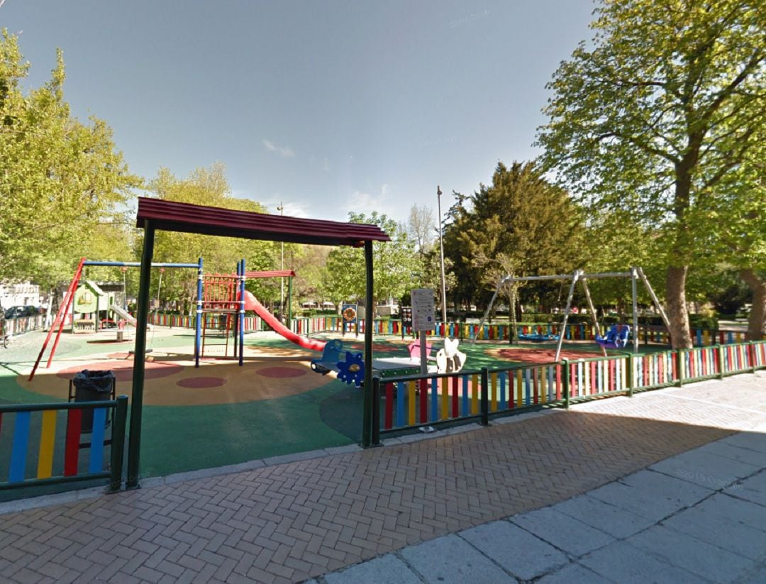 Parque infantil en el Jardín del Recreo (Ávila)