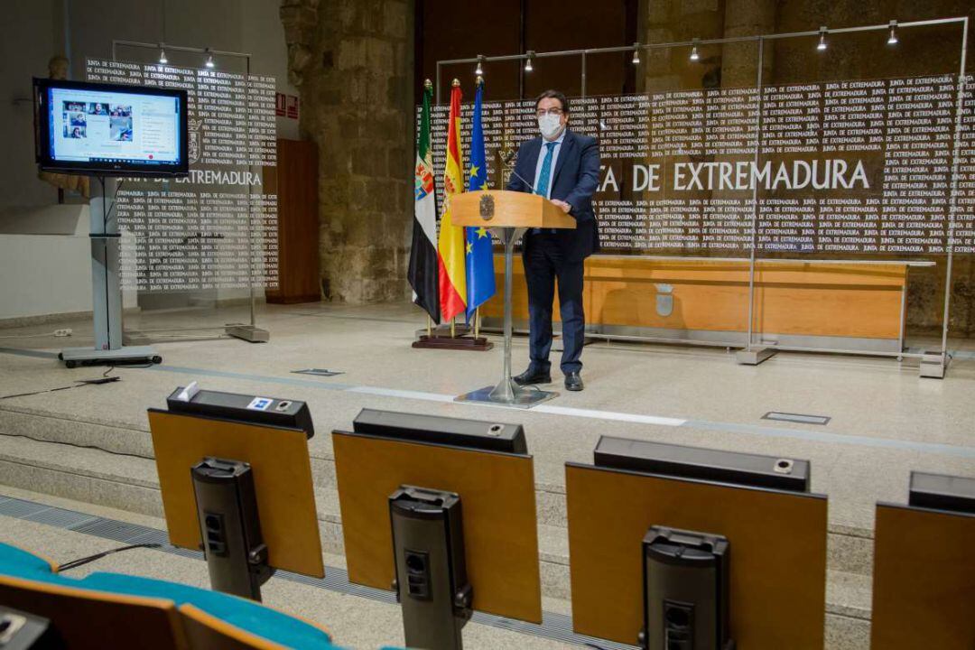 El vicepresidente segundo y consejero de Sanidad de la Junta de Extremadura, José María Vergeles