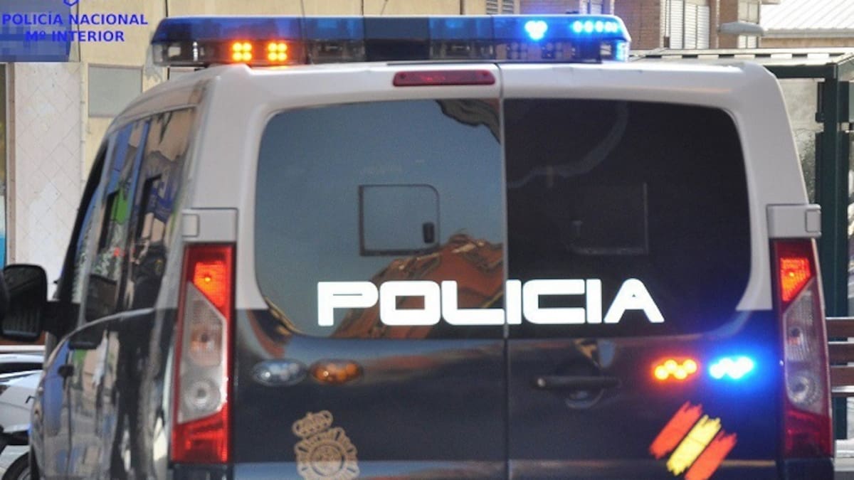 Detenidos un joven y un menor por intentar atracar a dos personas en Santander con un machete