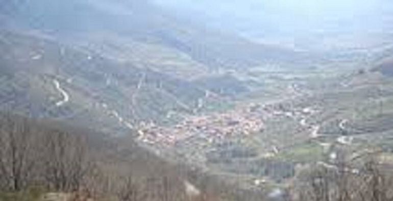 Vista de Tornavacas desde el mirador del valle