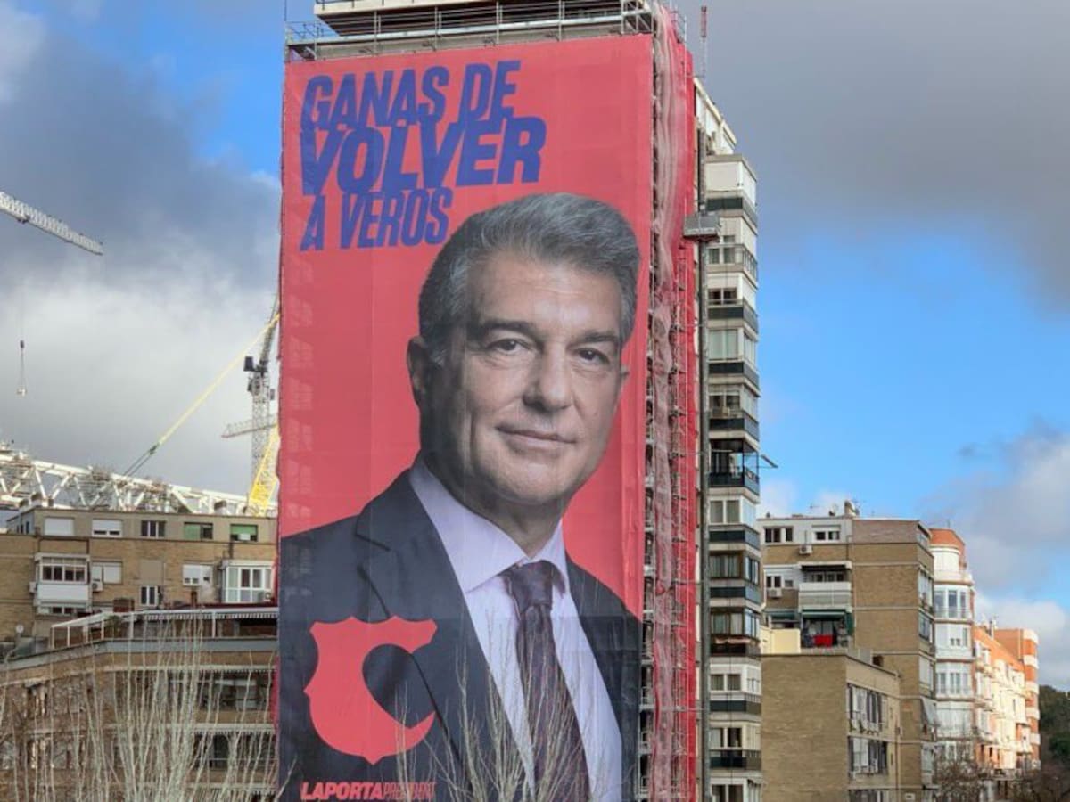 Joan Laporta comienza su campaña en los alrededores del Bernabéu: "Ganas de volver a veros"