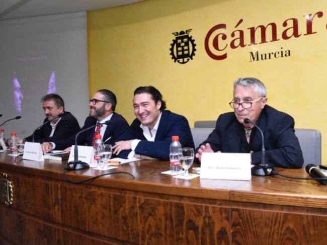 Presentación del libro 'El murciano que desafió al dragón chino' en la Cámara de Comercio de Murcia