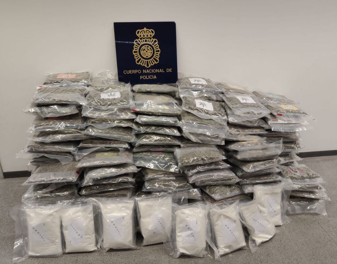 Parte de la mercancía incautada por la Policía Nacional