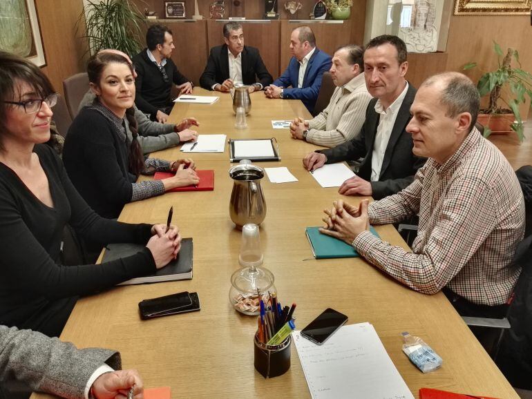 Una imagen como ésta se iba a producir esta tarde, pero al final no hay reunión