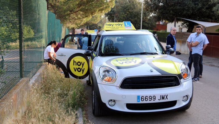 Cotxes d'autoescola a Girona.