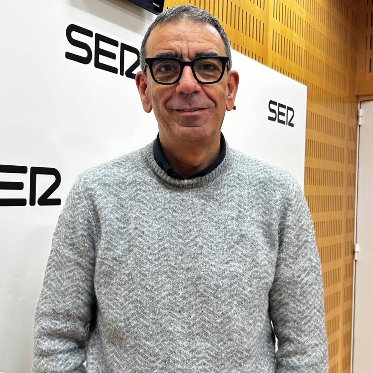 Del cloro al calor… y de la piscina al pastel de carne: López Nicolás convierte la ciencia en puro sabor murciano