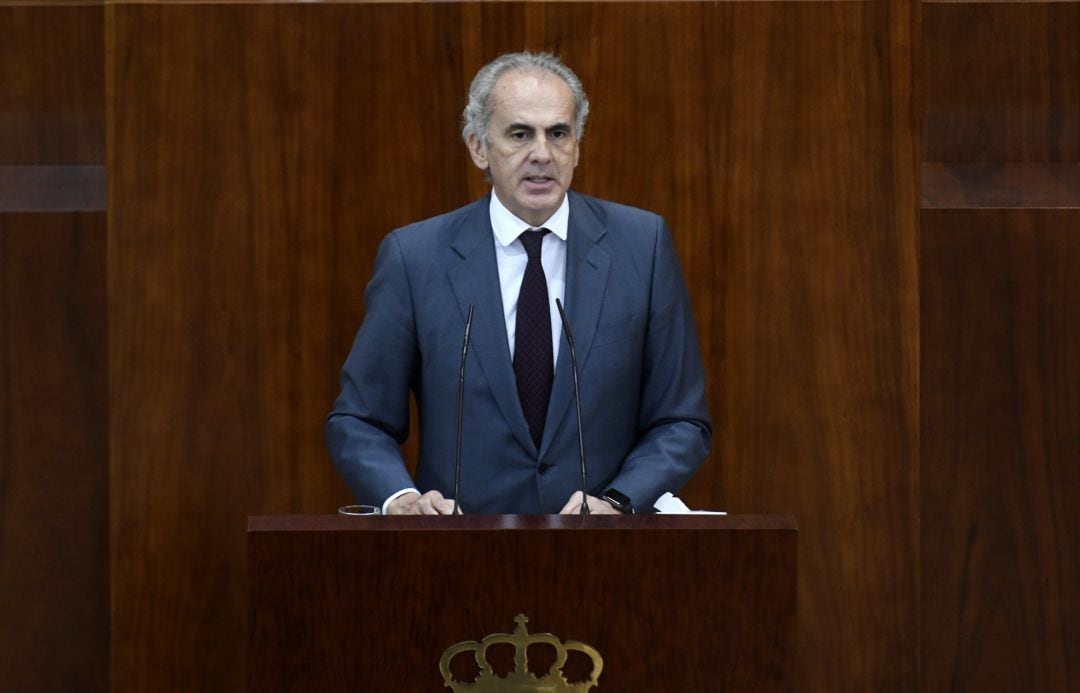 El consejero de Sanidad de la Comunidad de Madrid, Enrique Ruiz Escudero, interviene en el pleno de la Asamblea de Madrid.