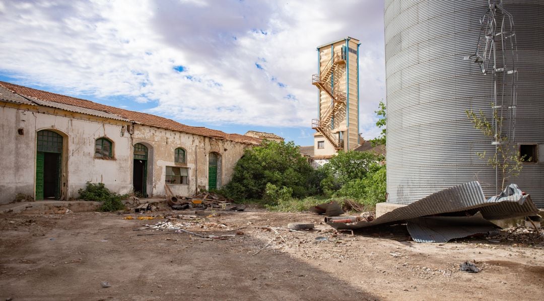 Naves de la antigua fábrica de harinas de Carrascosa del Campo (Cuenca) donde se quiere crear el complejo de Bellas Artes &#039;La Harinera&#039;.