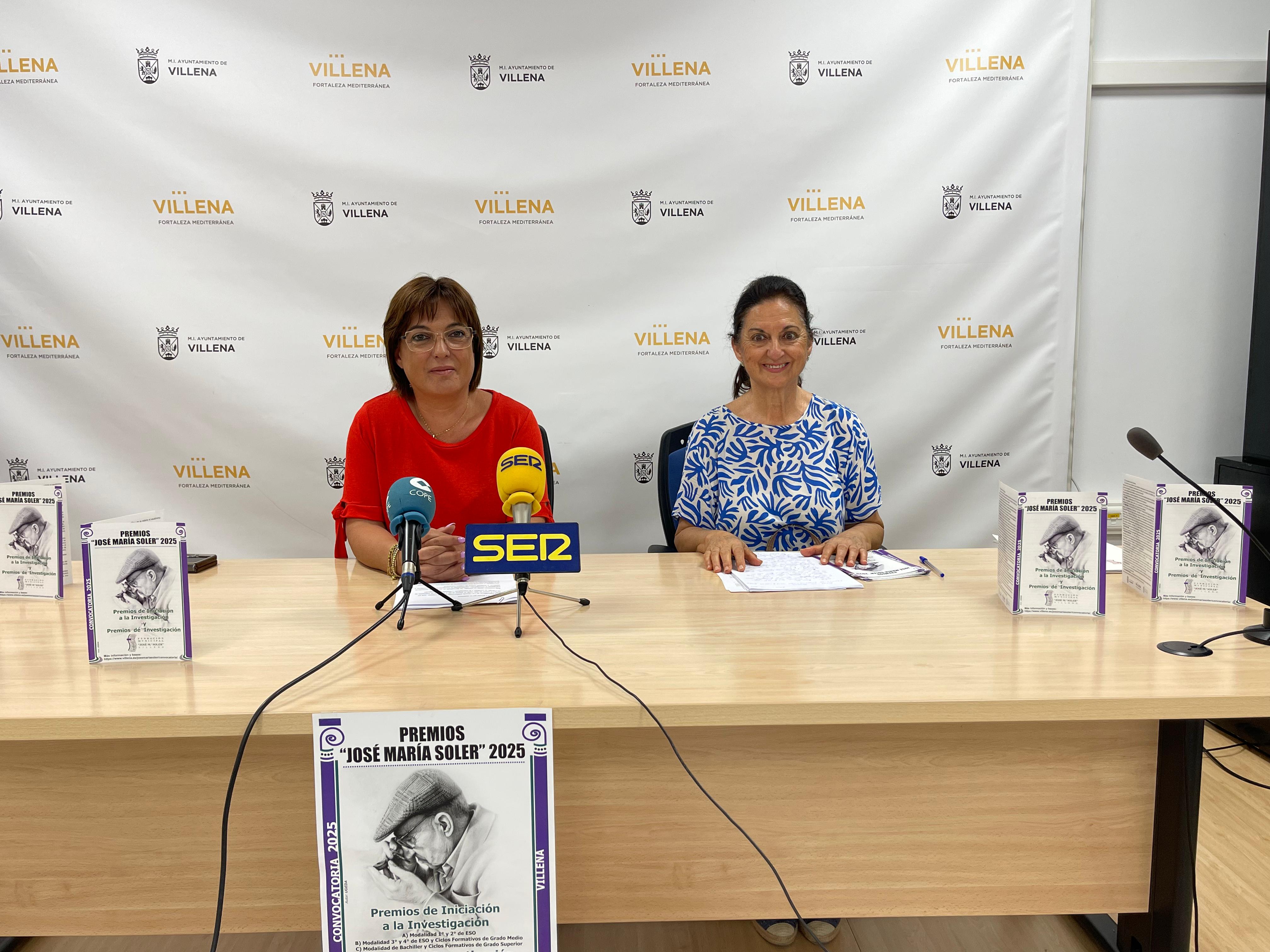 María Server, concejala de cultura, con Loli Fenor, directora de la Fundación Soler