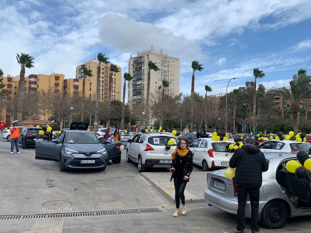 Punto de partida de la caravana de los interinos temporales de Alicante