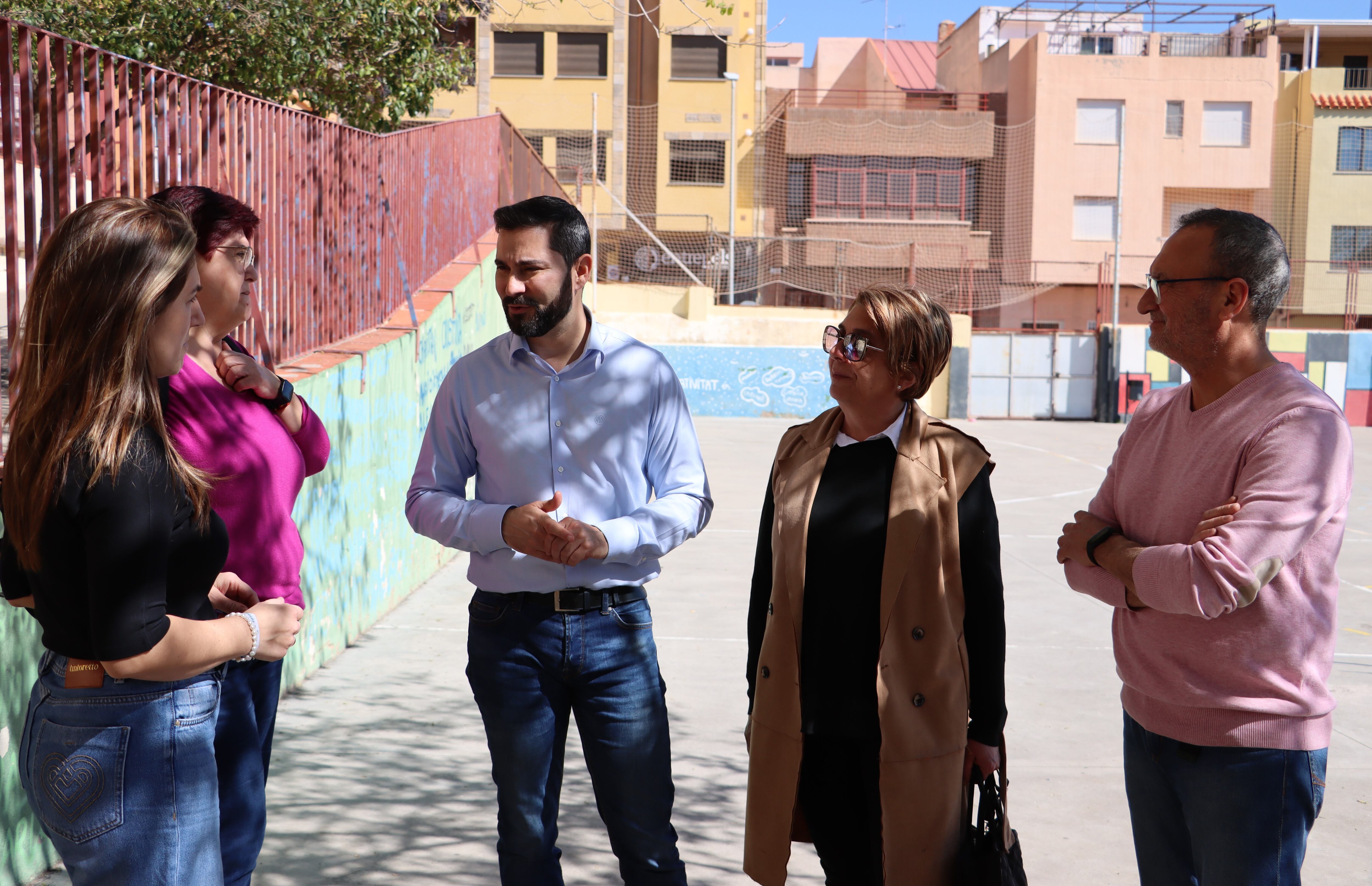 El alcalde de l&#039;Alcora, Samuel Falomir, visita el colegio Grangel Mascarós