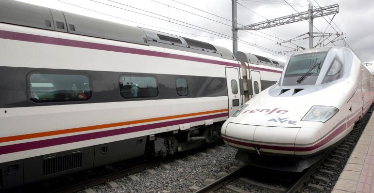 Llegada de un tren AVE a la estación del Campo Grande