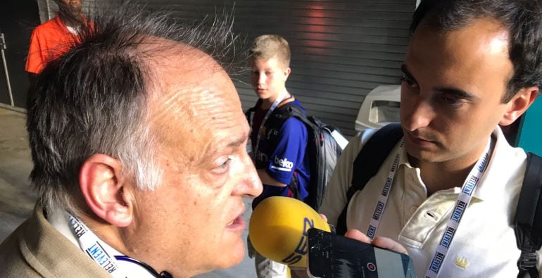 Javier Tebas atiende a Antón Meana en Miami