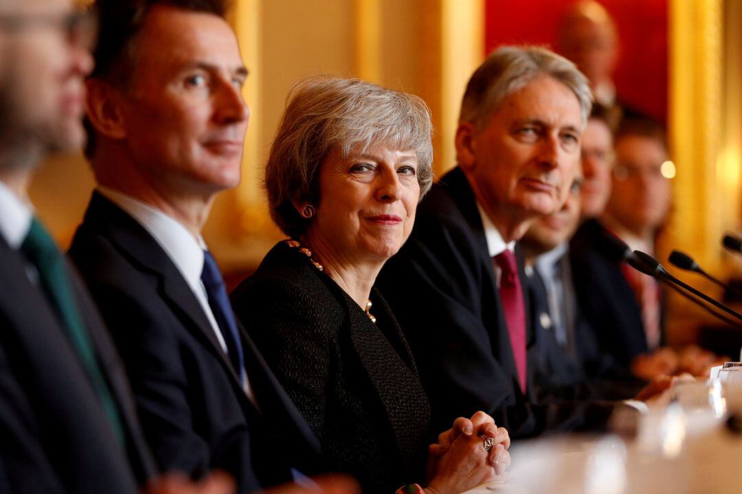 Theresa May, junto a los miembros de su gabinete