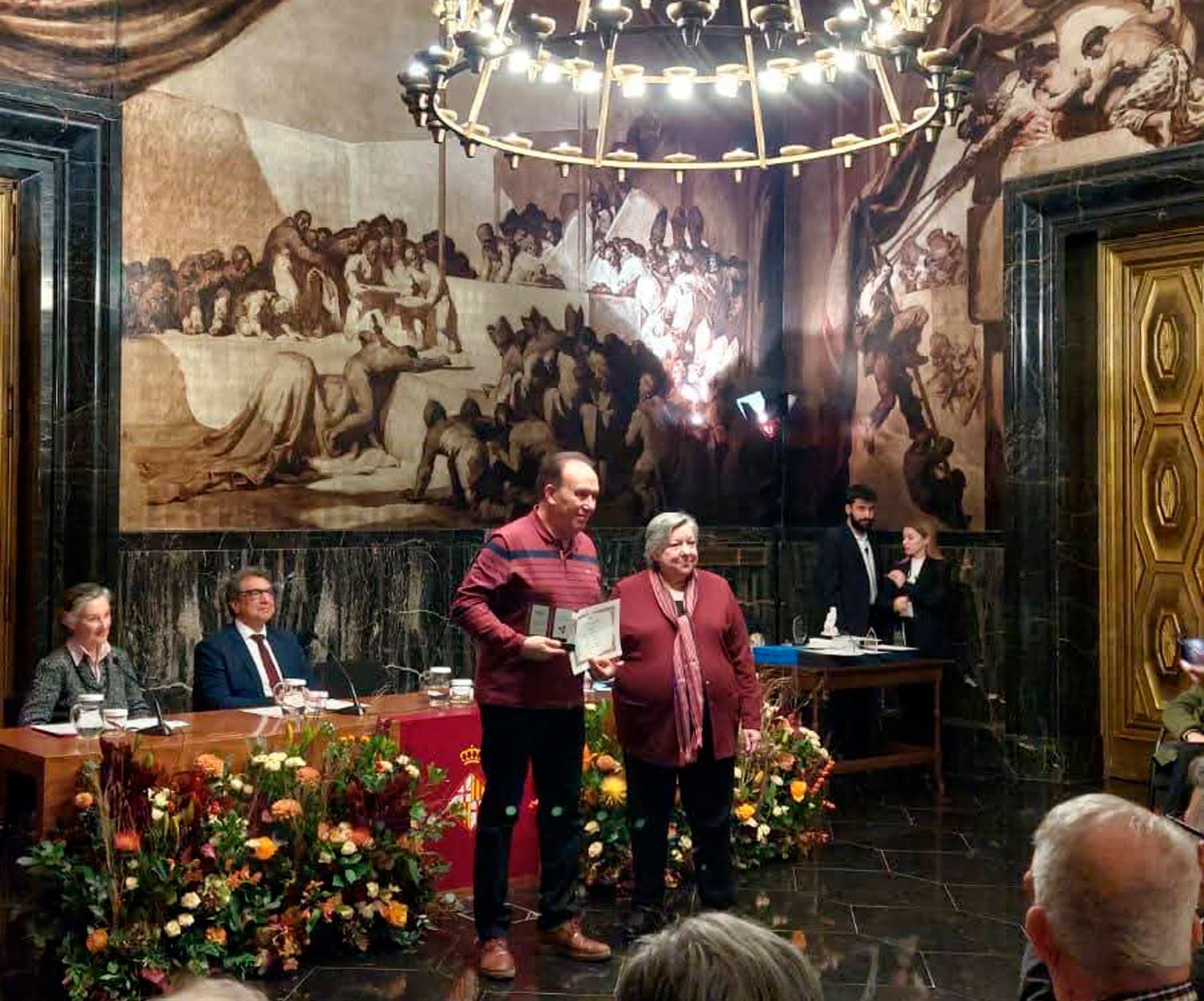 Paco Pou en un instant en el que va rebre el premi en l&#039;Ajuntament de Barcelona