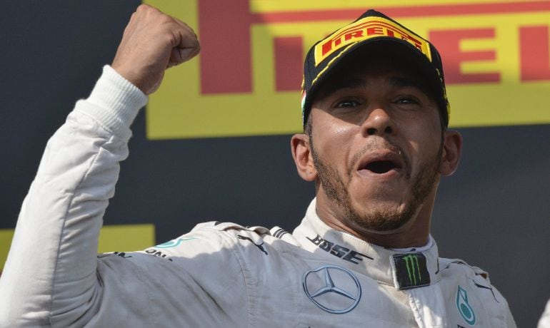 El británico Lewis Hamilton celebra la victoria en Hungría 