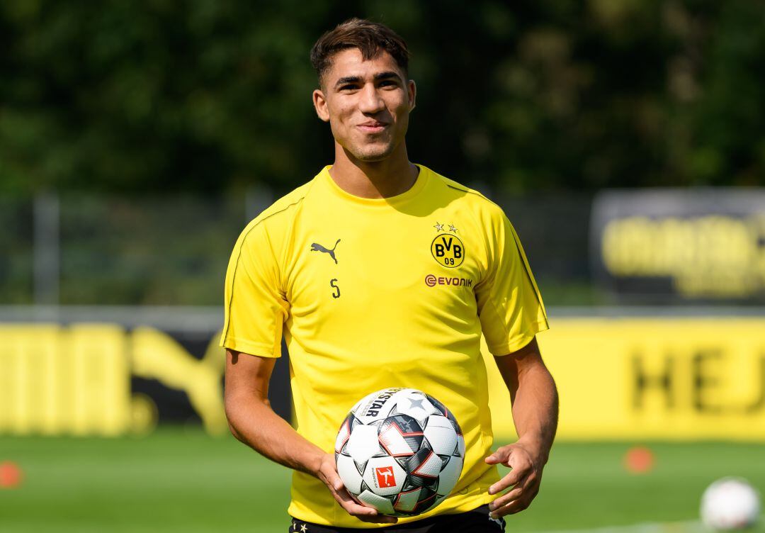 Achraf Hakimi durante un entrenamiento del Borussia Dortmund