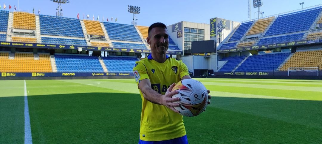 Fede San Emeterio fue presentado como nuevo jugador del Cádiz CF