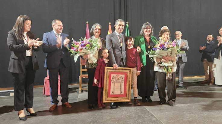Entrega del título de Hijo Predilecto y Medalla de Oro de la Ciudad a Lorenzo del Río Fernández, presidente del TSJA, "... Jódar, el punto de partida... Soy fruto de este pueblo, lo que Jódar hizo de mi..."