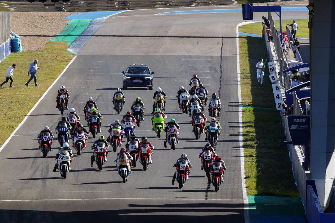 Salida Clásicas Legends en el Circuito de Jerez