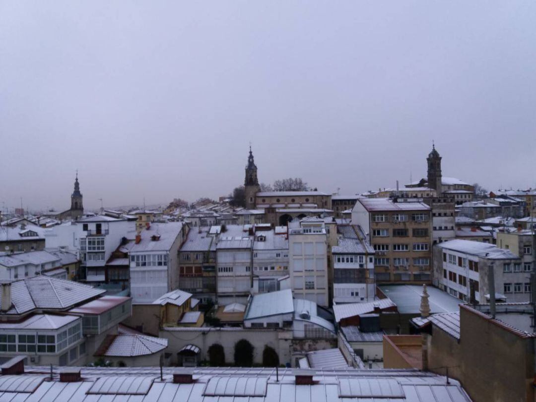 Nieve en los tejados de Vitoria en febrero de 2019