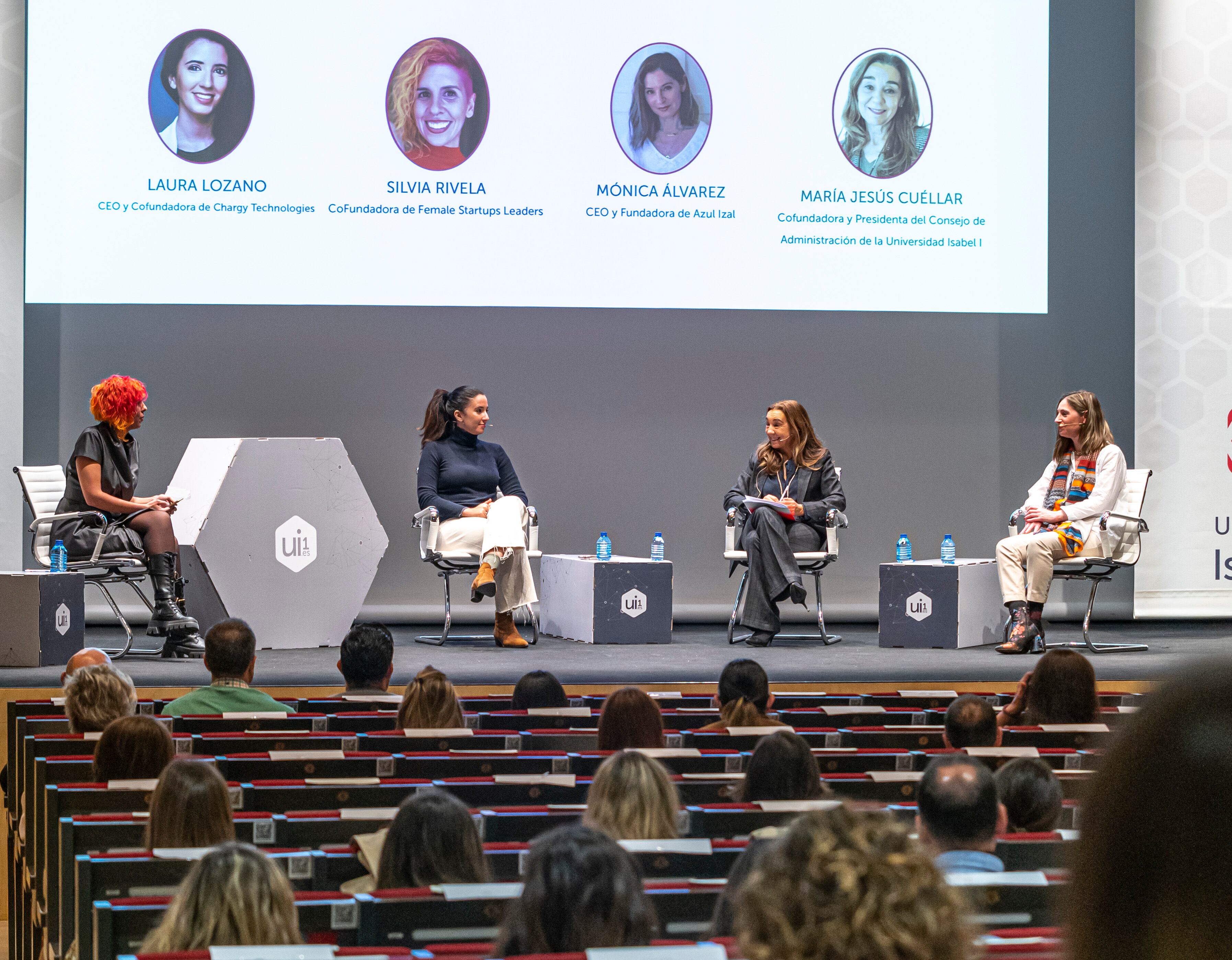 Mesa redonda sobre emprendimiento femenino en la Universidad Isabel I